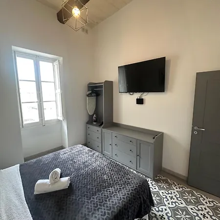 Appartement Iris -paola Modern Townhouse *