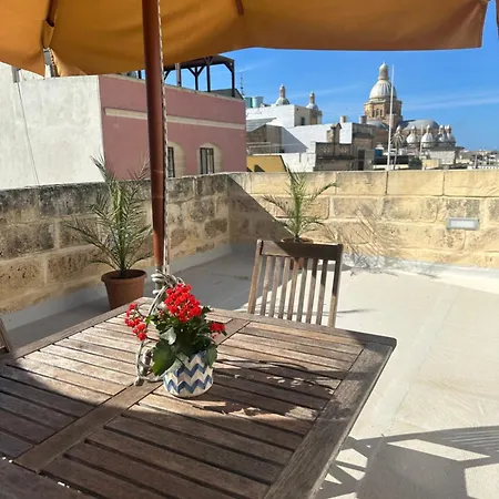 Apartment Iris -paola Modern Townhouse Paola