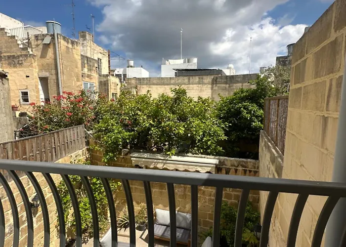 Iris -paola Modern Townhouse Apartment Paola