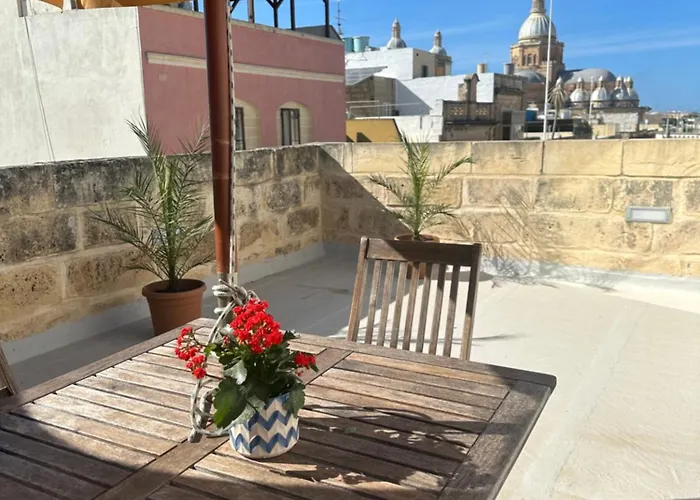 Appartamento Iris -paola Modern Townhouse Paola